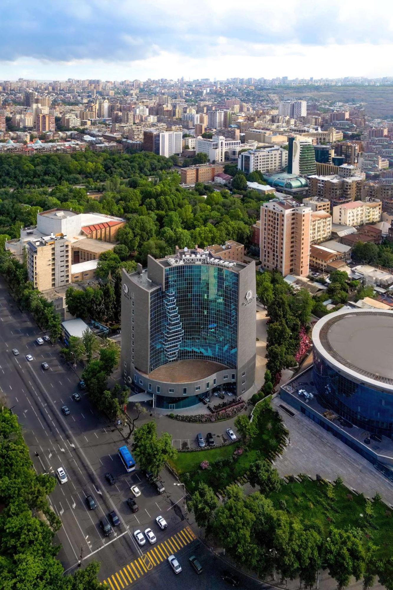 Doubletree By Hilton Yerevan City Centre Eksteriør bilde